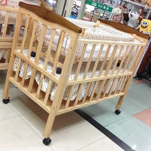 福童婴儿床
