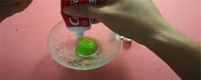冰箱门的封条有霉斑如何去除图2