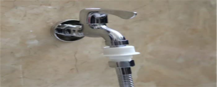洗衣机连接水龙头的地方怎么接