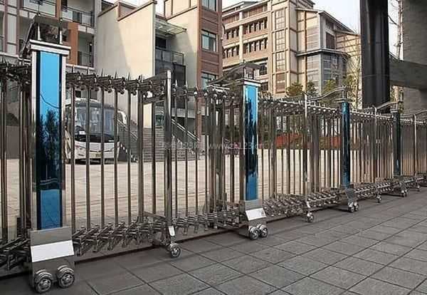 自动伸缩门