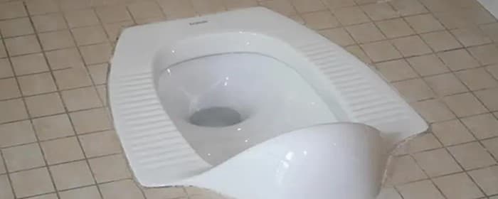卫生间蹲坑漏水怎么办