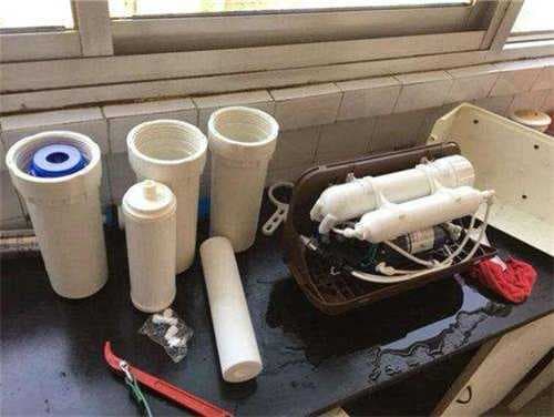 美的净水器换滤芯