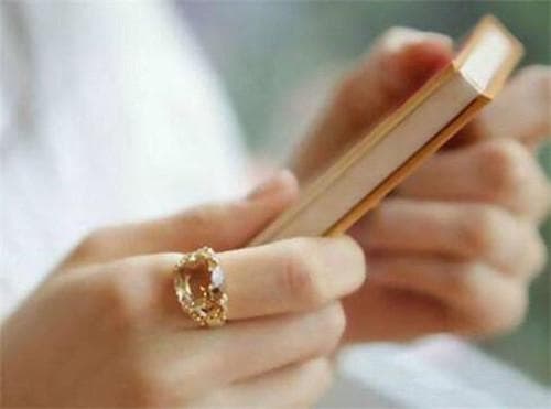 戒指女生应该戴哪只手图3