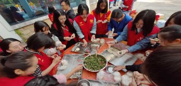 情系敬老院、寒冬暖人心，艾芬达走进敬老院慰问孤寡老人公益行
