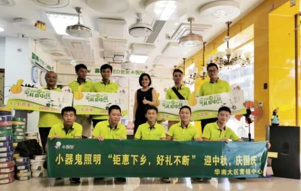 小器鬼经销商女团中，这位姐姐又美又飒！