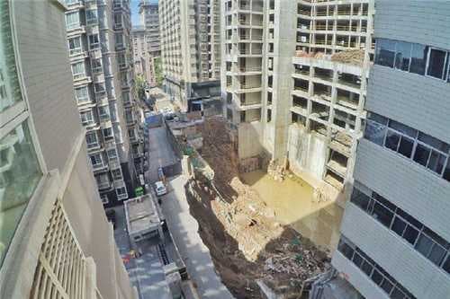 高层地基下沉危险吗