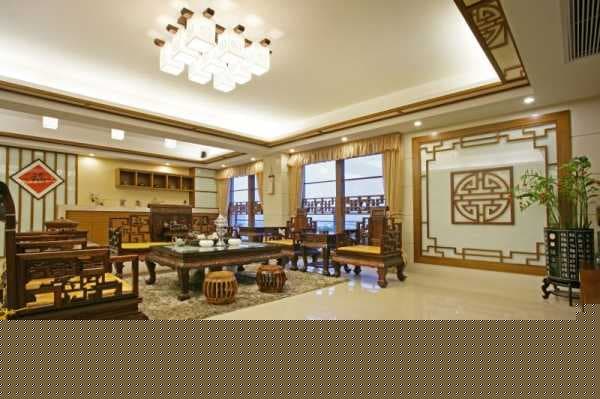 邻居入住一个月电视掉下来，师傅说做错这件事情，容易出危险！