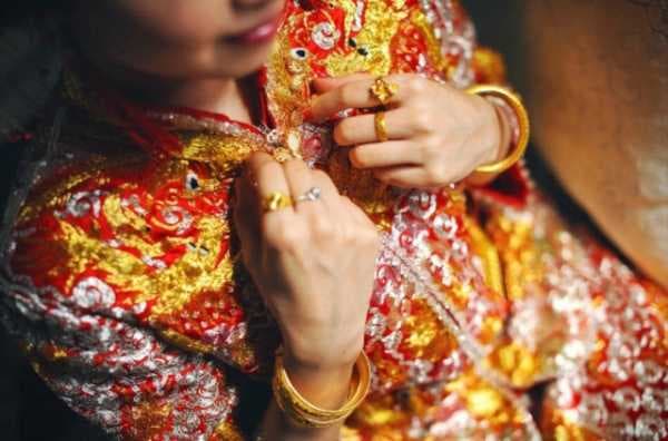 结婚男方的戒指谁买的