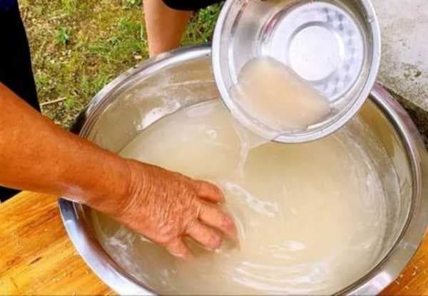 石膏粉补墙方法