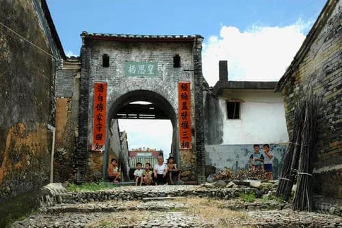 多祝黄狮古围村（皇思扬古围村）
